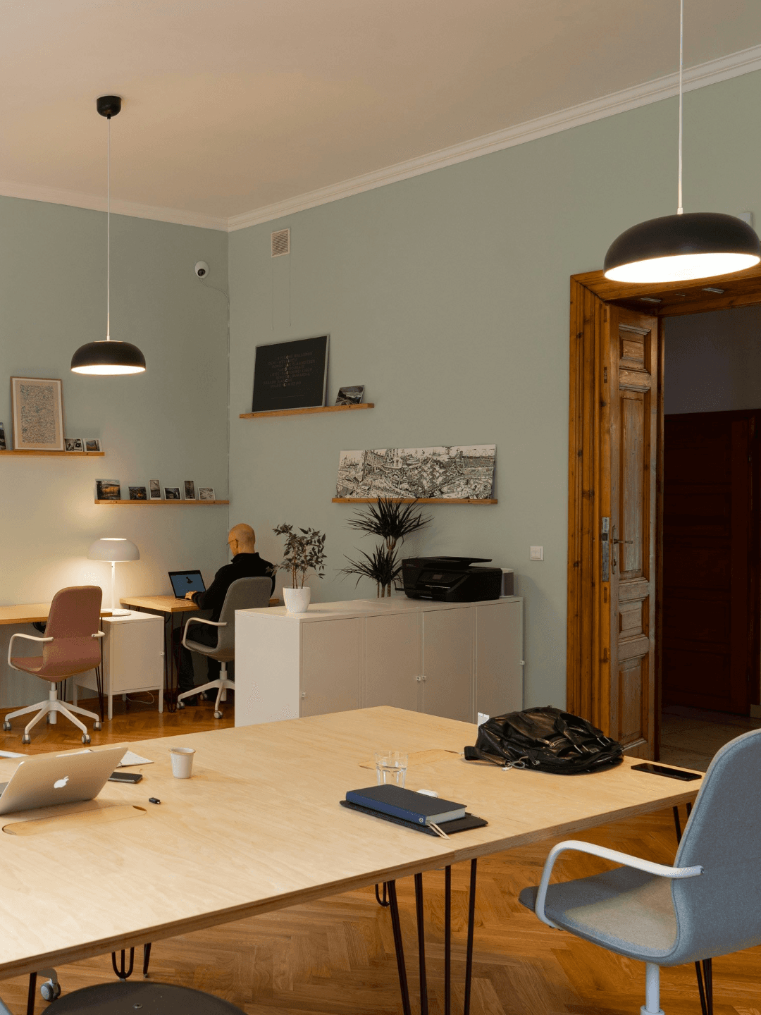 Hallederiz Labs studio with shared worktables
